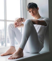 Worship the boys body and feet 60dcc5cdc1747.jpg