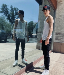 Hotties in summer sun 61353939a6bdb.jpg