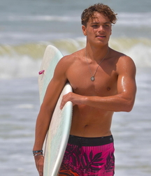 Hotties in summer sun 613539485f3f5.jpg