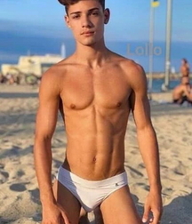Hotties in summer sun 6135396912f4c.jpg