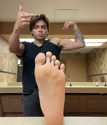 Wet and smelly boy feet 613cb302ef3d7.jpg