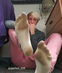 Wet and smelly boy feet 613cb31544af4.jpg