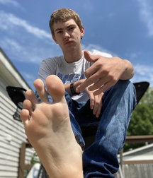 Wet and smelly boy feet 613cb331b26d9.jpg