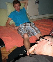 Wet and smelly boy feet 613cb34388176.jpg
