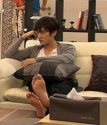 Worship the boys bare feet 615b4d387affa.jpg