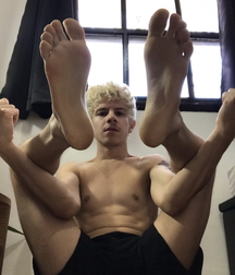 Worship the boys bare feet 615b4d5e4fff7.jpg