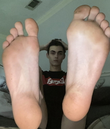 Worship the boys bare feet 615b4d742ff34.jpg