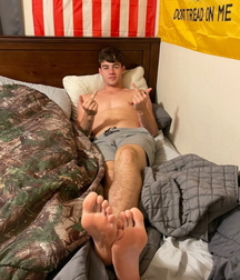 Worship the boys bare feet 615b4d7ed75d3.jpg