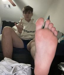 Worship the boys bare feet 615b4d8fa00f5.jpg