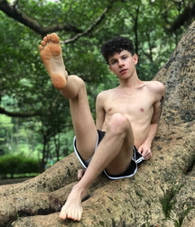 Wanna be my play toy 615c995b4f6fa.jpg