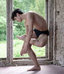 Divine male models 616b043c92e45.jpg