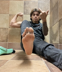 Sweaty feet may need a tongue bath 616b131d72831.jpg