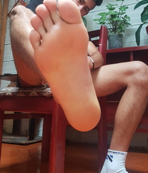 Sweaty feet may need a tongue bath 616b1334a5b82.jpg