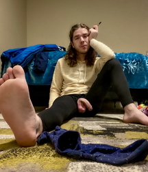 Sweaty feet may need a tongue bath 616b1348545f3.jpg