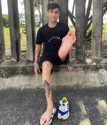 Sweaty feet may need a tongue bath 616b136e9557a.jpg