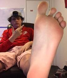 Suck some delicious toes 616c4b1056cd3.jpg
