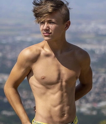 Hottest models 6177e3c56eb03.jpg