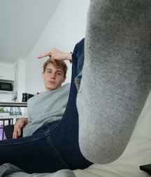 Boys show big smelly feet 617f10ba8a8bb.jpg