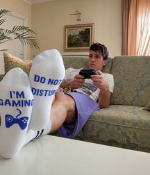Boys show big smelly feet 617f10bea0260.jpg