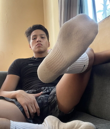 Boys show big smelly feet 617f10c9141e9.jpg