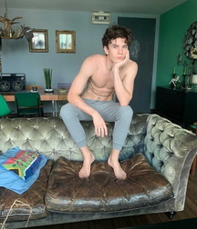 Boys show big smelly feet 617f10cd22d3a.jpg