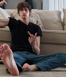 Boys show big smelly feet 617f10d449980.jpg