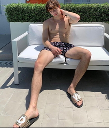 Boys show big smelly feet 617f10e5644fb.jpg