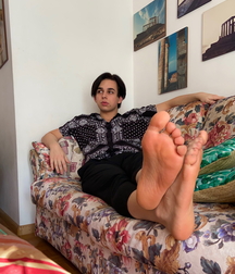 Boys show big smelly feet 617f10ec23d5c.jpg