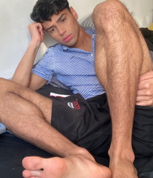 Boys show big smelly feet 617f10f49278d.jpg