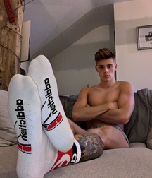 Boys show big smelly feet 617f110ee233c.jpg