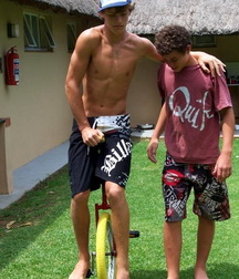 Guys loving sports 6185975f43175.jpg