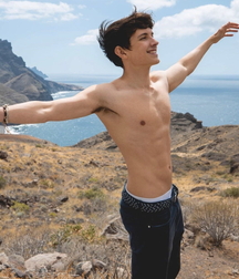 Male beauty 618931df42a0e.jpg