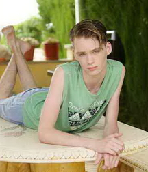 Blond and horny 61a75d7cd8994.jpg