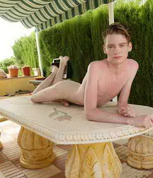 Blond and horny 61a75d887e178.jpg
