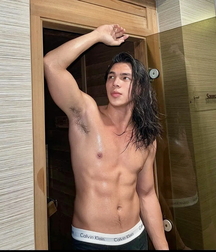 Hotties show bodies 61a75dd491d3b.jpg