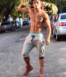 Hotties show bodies 61a75df4120a5.jpg