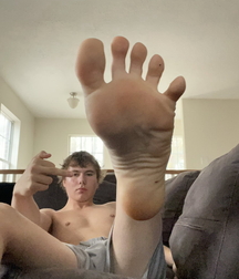 Worship masters smelly feet 61c8fb602fd35.jpg