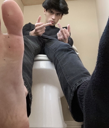Worship masters smelly feet 61c8fb84bfa45.jpg
