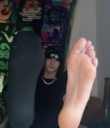 Worship masters smelly feet 61c8fb89b929a.jpg