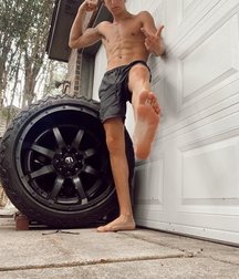 Lick some smelly 61e29824bf471.jpg