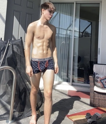 Kneel and worship the beauty 61e3b4396eab1.jpg
