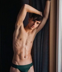 Hotties to find everywhere 61f1bf7dcc901.jpg