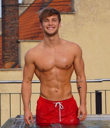 Hotties to find everywhere 61f1bf9e0f32c.jpg