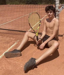 Hotties to find everywhere 61f1bfd485a19.jpg