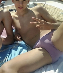 Hotties to find everywhere 61f1bfdc85276.jpg