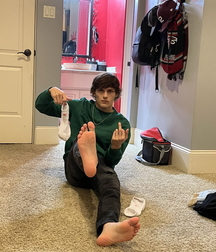 Sweaty and tasty toes 61f2ad84207ec.jpg