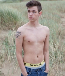 Born to make love 61f654228472c.jpg