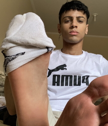 Sniff sweaty toes and sox 620822e25c3ff.jpg