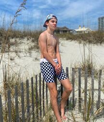 Speedo's Gay Tube Public 5f8a87c6227ff.jpg