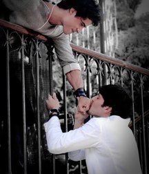 It all starts with a kiss... 5c325272ac752.jpg